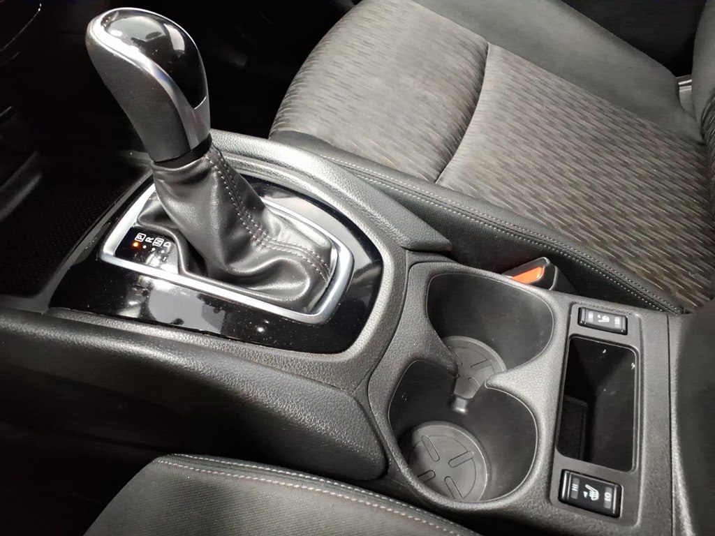 Photo 18 of this NISSAN ROGUE