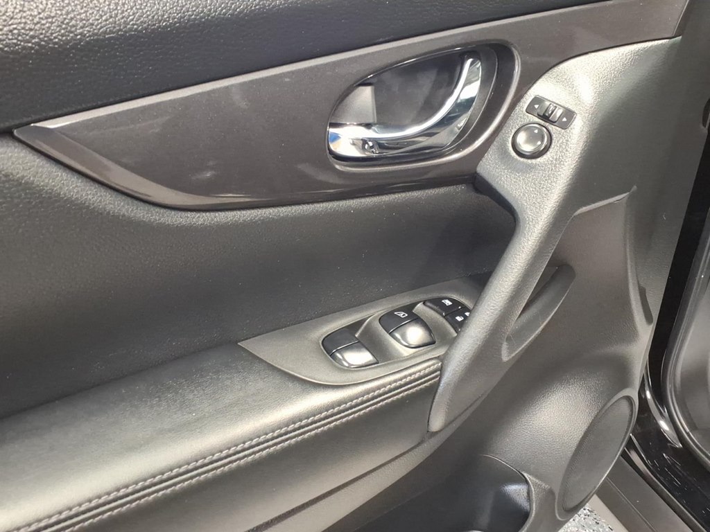Photo 8 of this NISSAN ROGUE