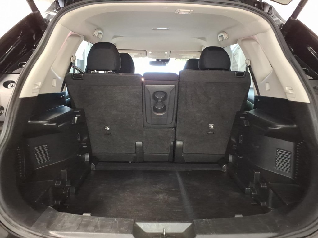 Photo 25 of this NISSAN ROGUE