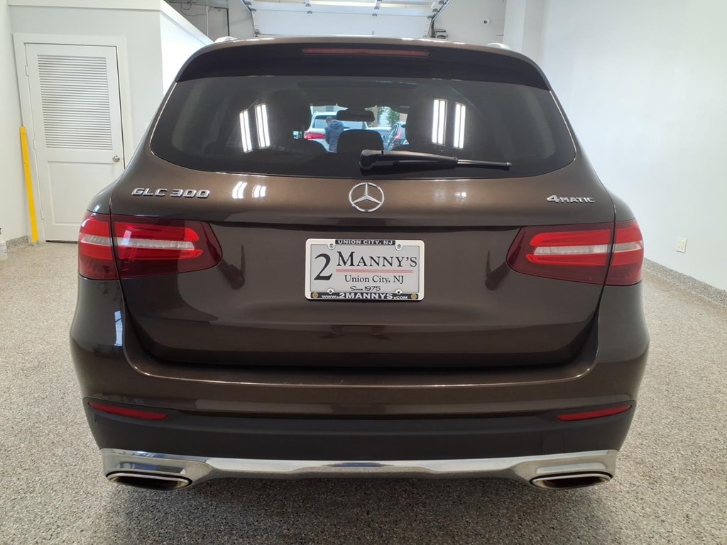 Photo 5 of this MERCEDES-BENZ GLC