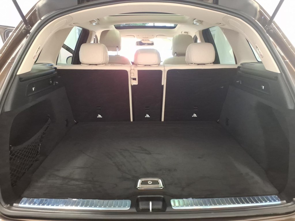Photo 24 of this MERCEDES-BENZ GLC