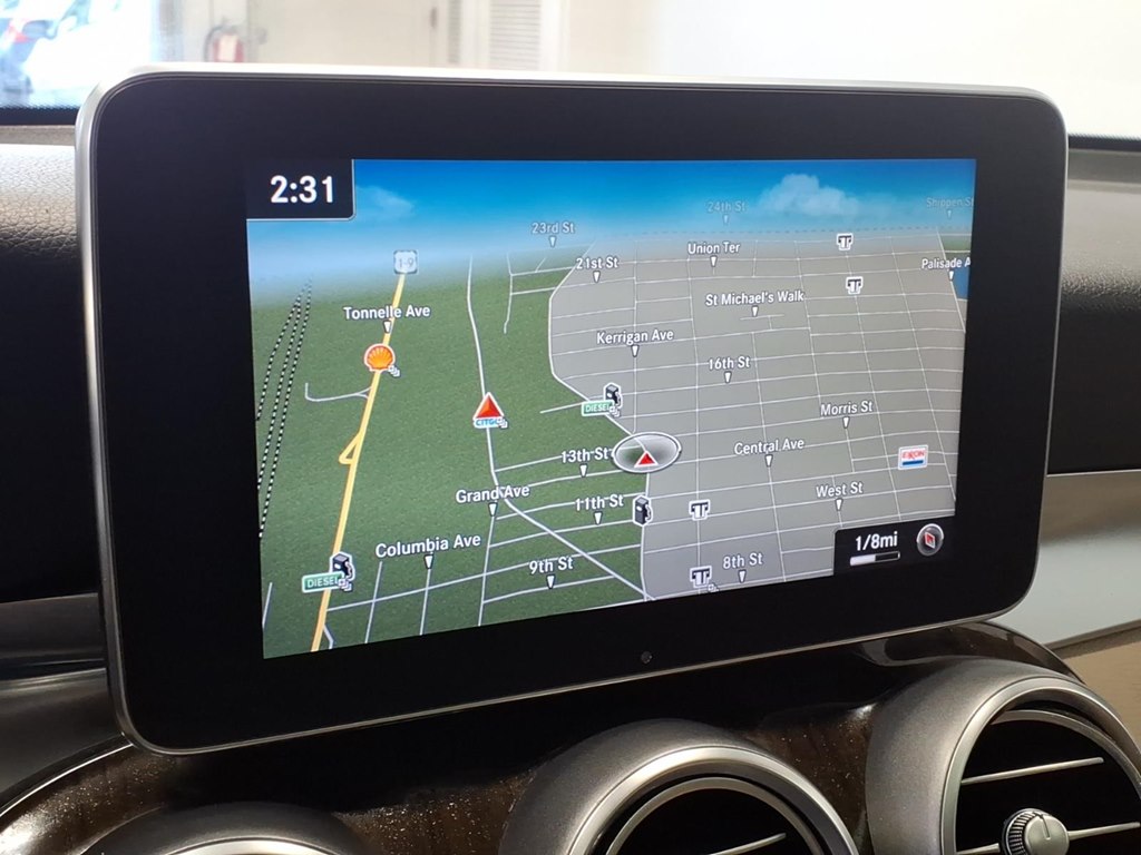 Photo 13 of this MERCEDES-BENZ GLC