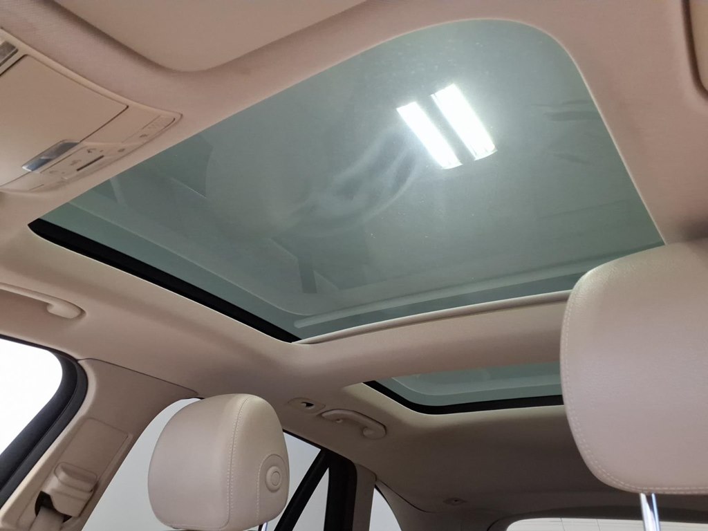 Photo 21 of this MERCEDES-BENZ GLC