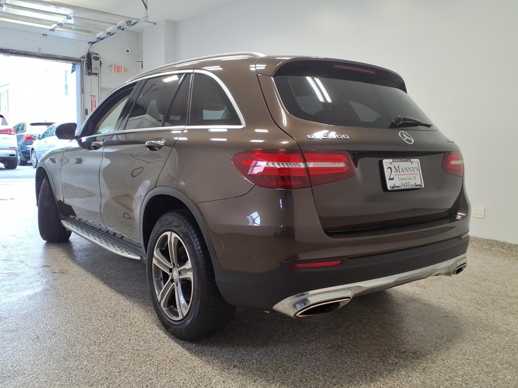 Photo 6 of this MERCEDES-BENZ GLC