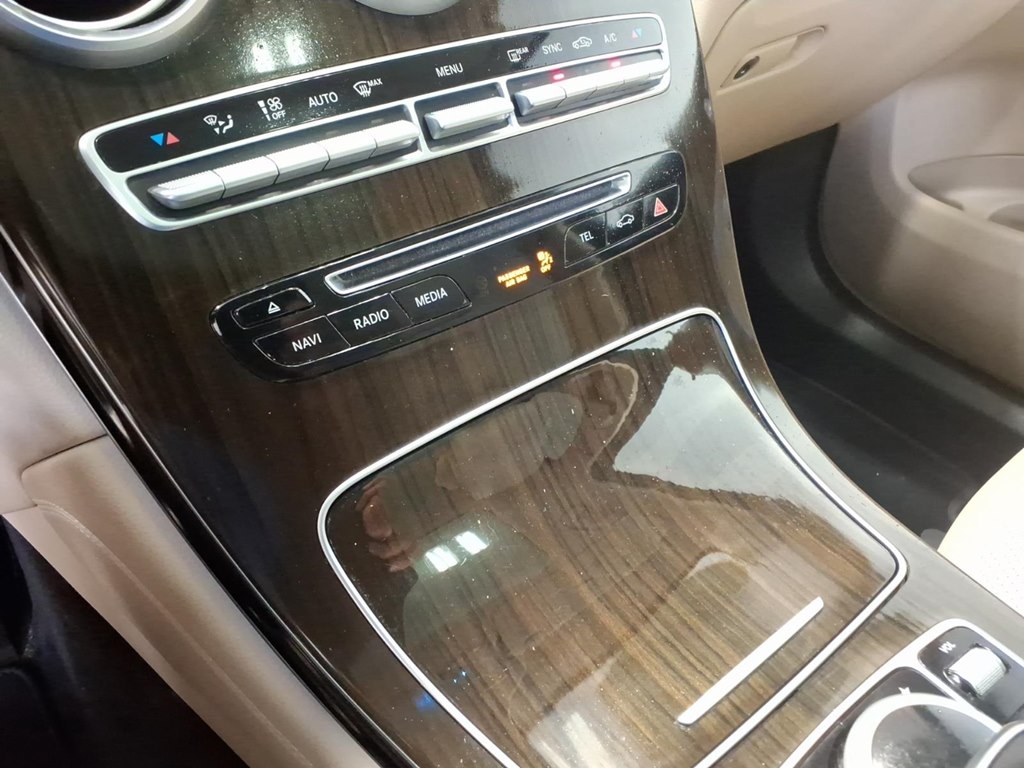 Photo 16 of this MERCEDES-BENZ GLC