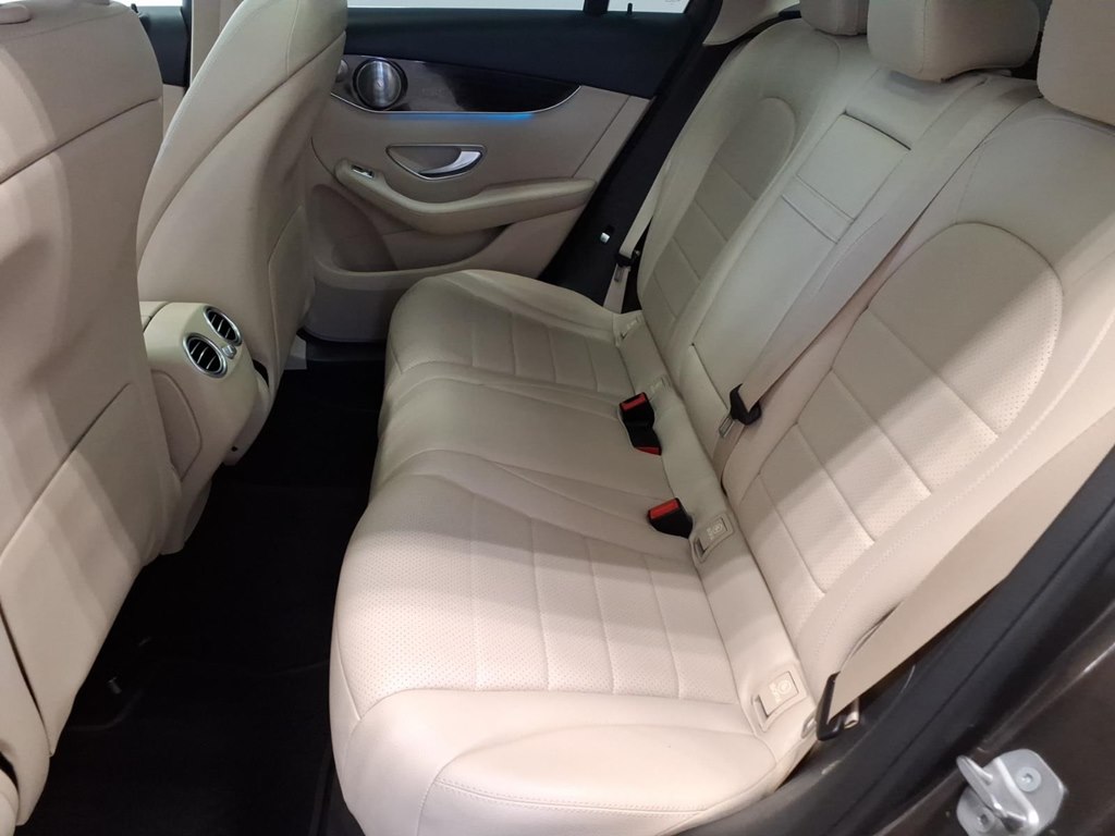 Photo 20 of this MERCEDES-BENZ GLC