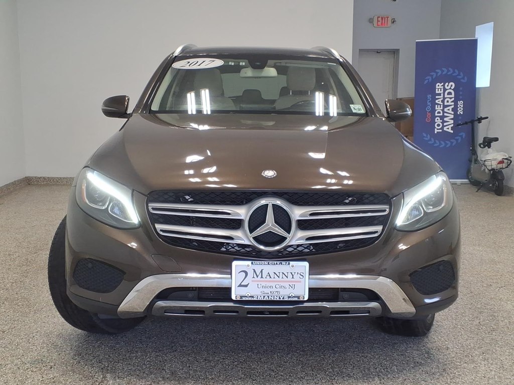 Photo 2 of this MERCEDES-BENZ GLC
