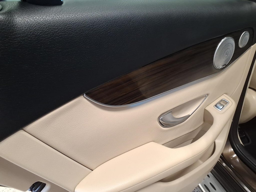 Photo 19 of this MERCEDES-BENZ GLC