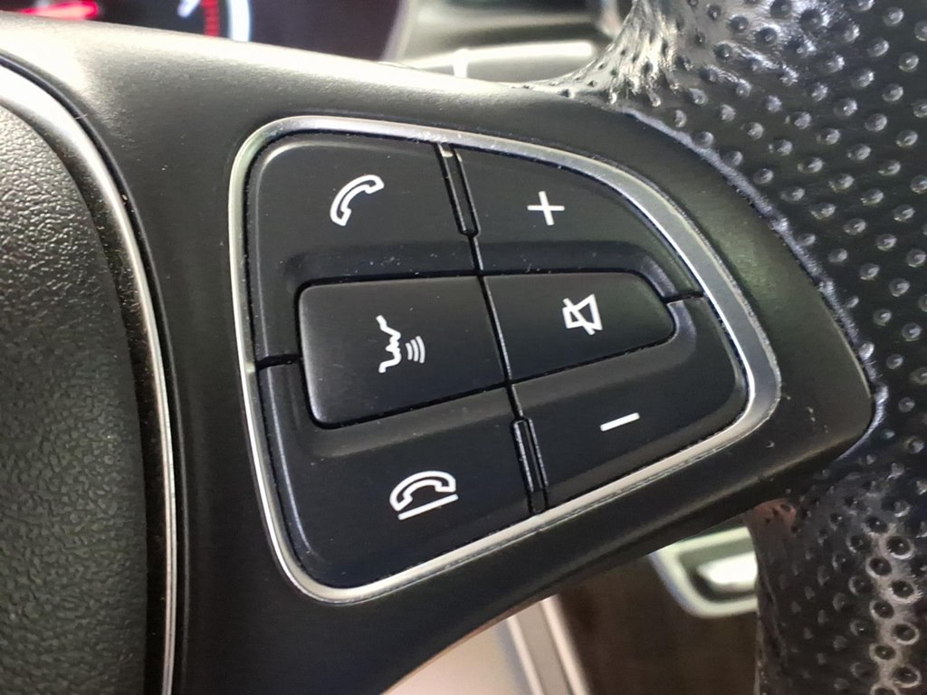 Photo 12 of this MERCEDES-BENZ GLC
