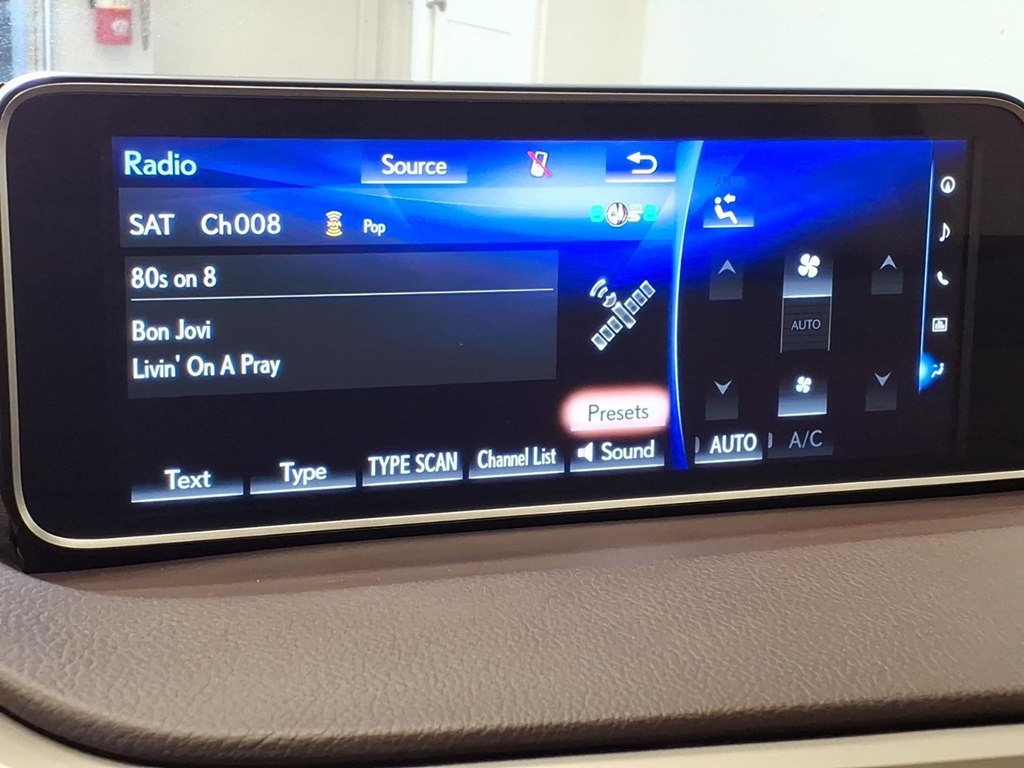 Photo 15 of this LEXUS RX 350
