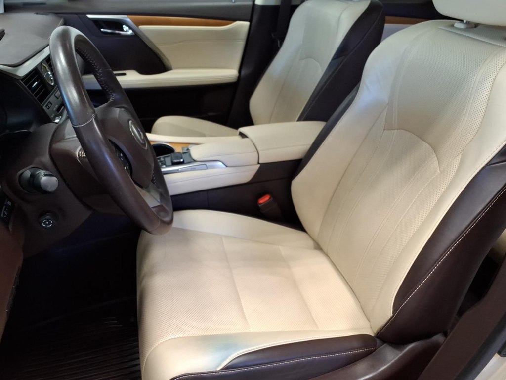 Photo 18 of this LEXUS RX 350