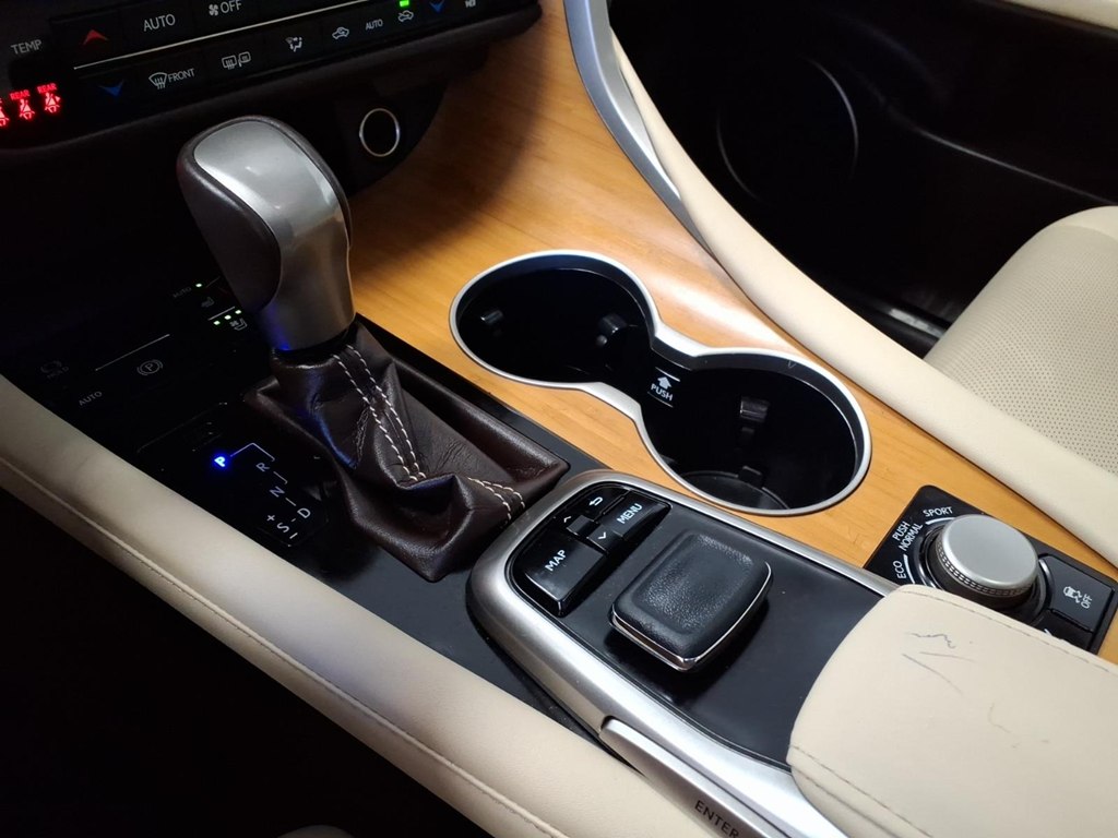 Photo 17 of this LEXUS RX 350