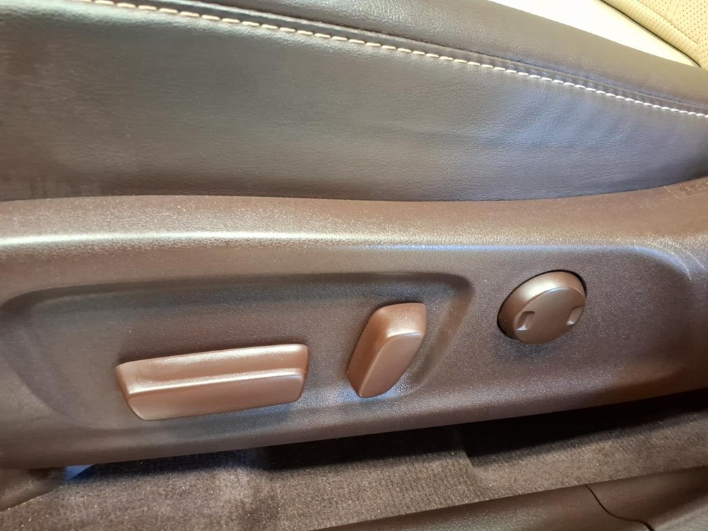 Photo 19 of this LEXUS RX 350