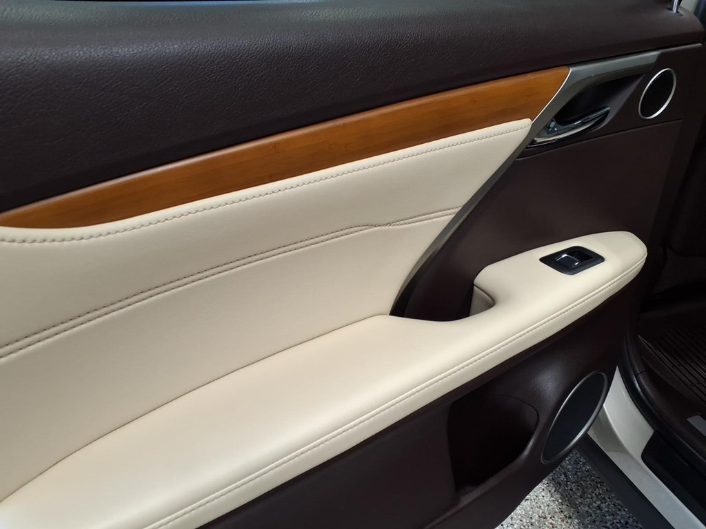 Photo 20 of this LEXUS RX 350