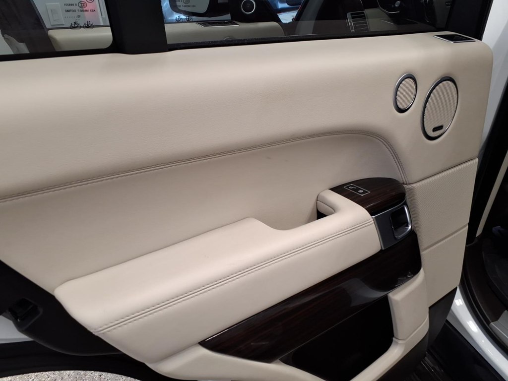 Photo 18 of this LAND ROVER RANGE ROVER