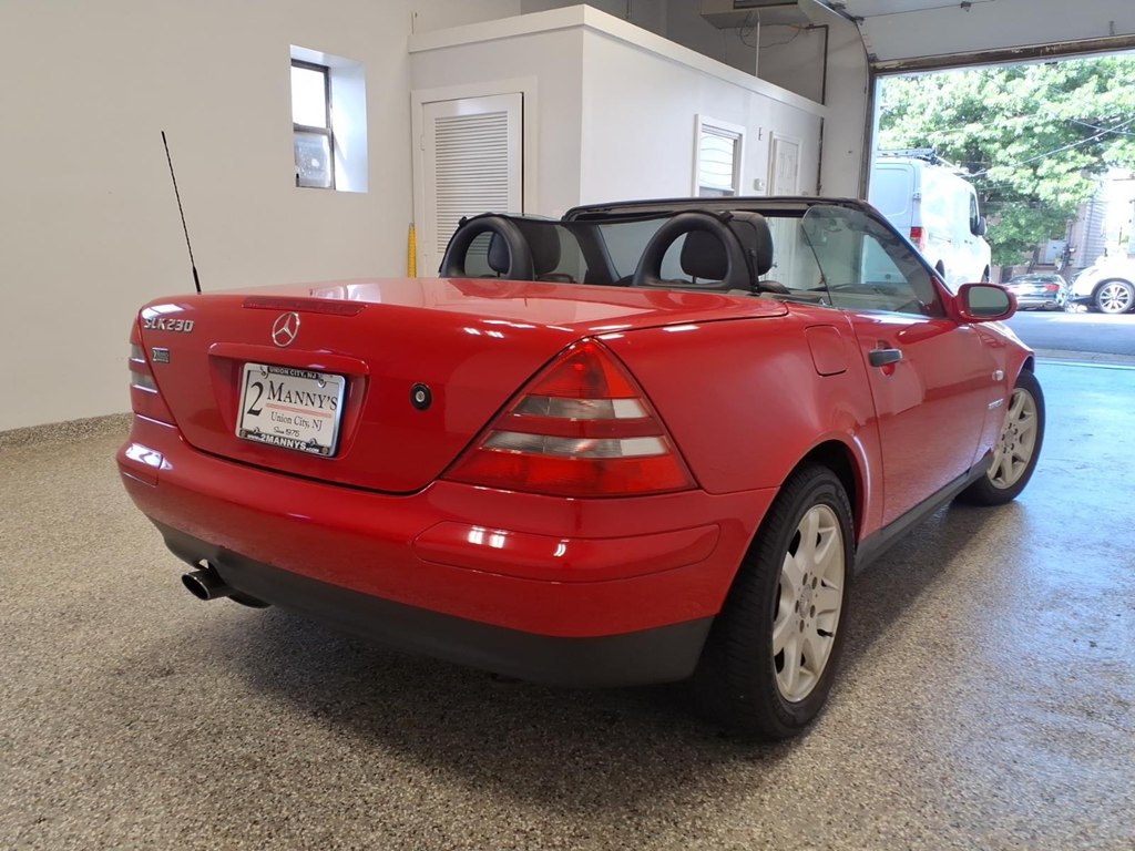 Photo 4 of this MERCEDES-BENZ SLK