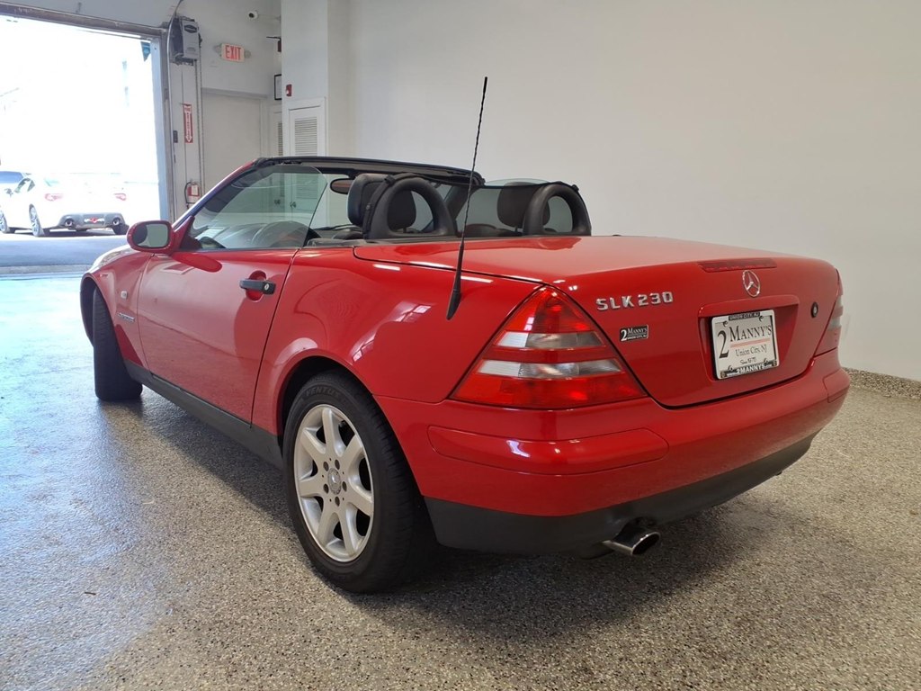 Photo 6 of this MERCEDES-BENZ SLK