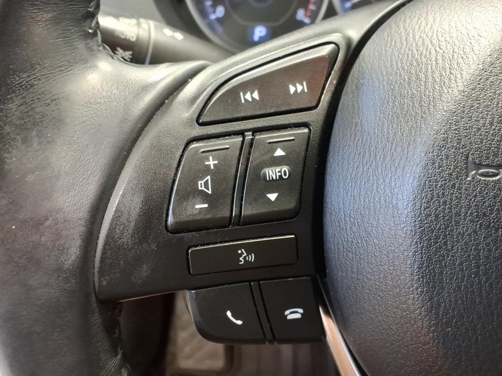 Photo 10 of this MAZDA MAZDA6