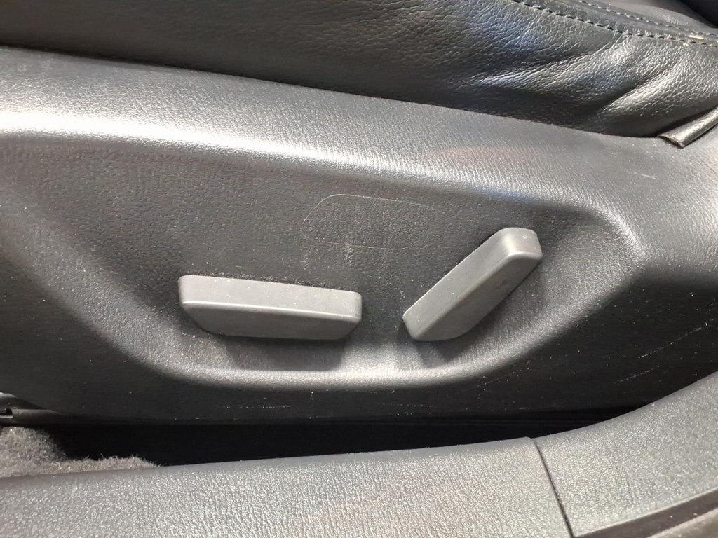 Photo 18 of this MAZDA MAZDA6