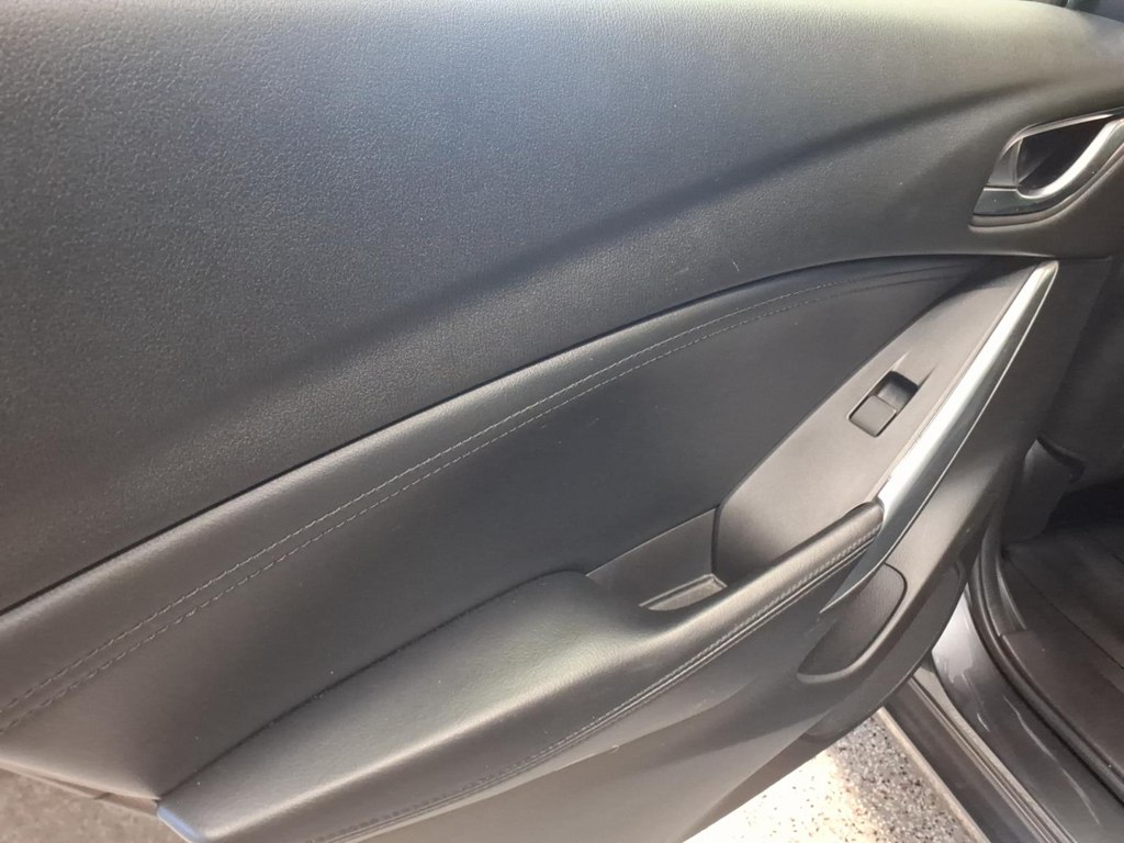Photo 19 of this MAZDA MAZDA6