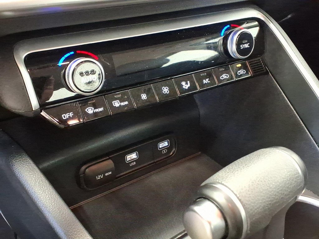 Photo 15 of this KIA K5