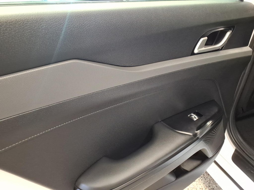 Photo 18 of this KIA K5