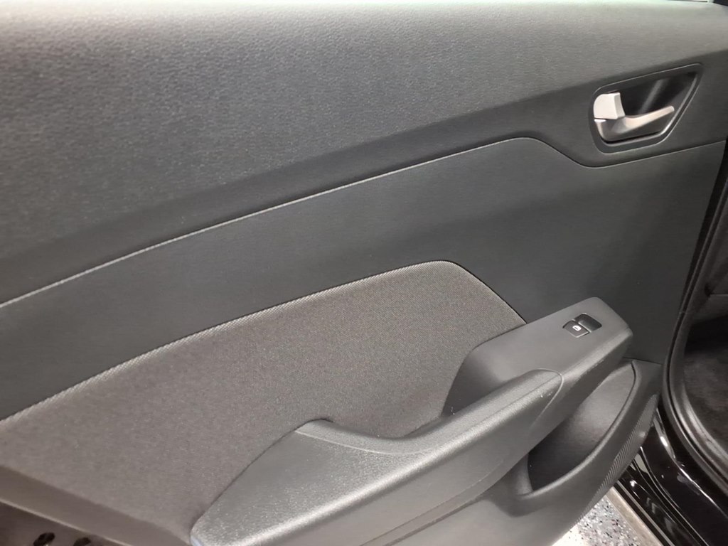Photo 19 of this HYUNDAI ACCENT