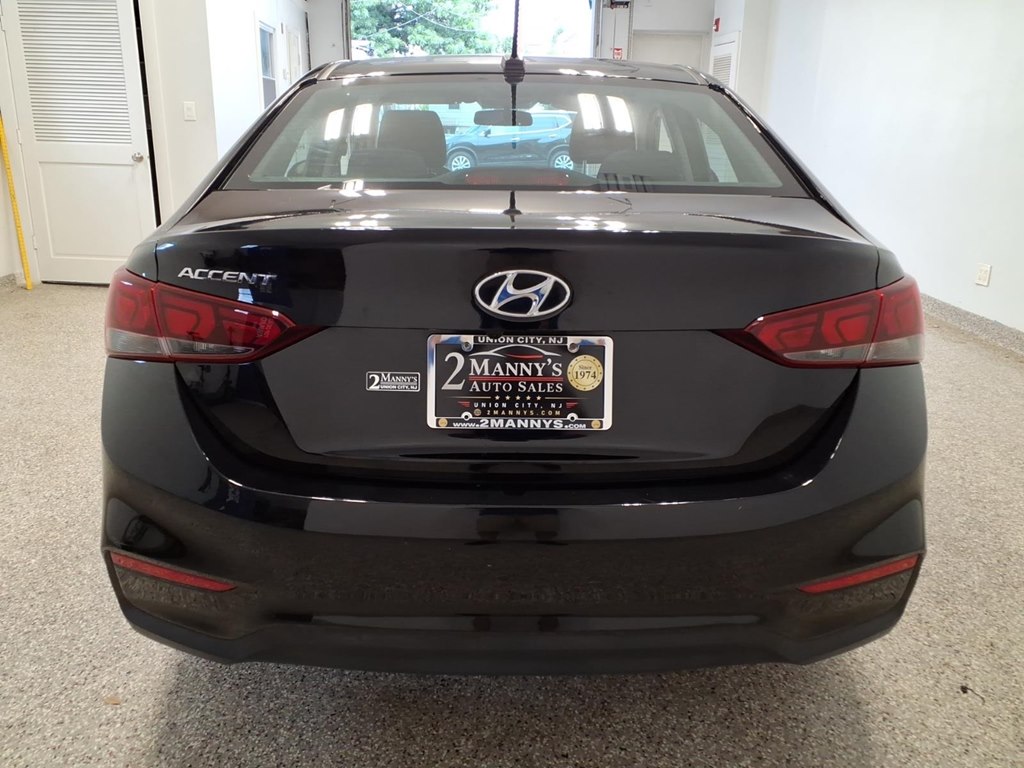 Photo 5 of this HYUNDAI ACCENT