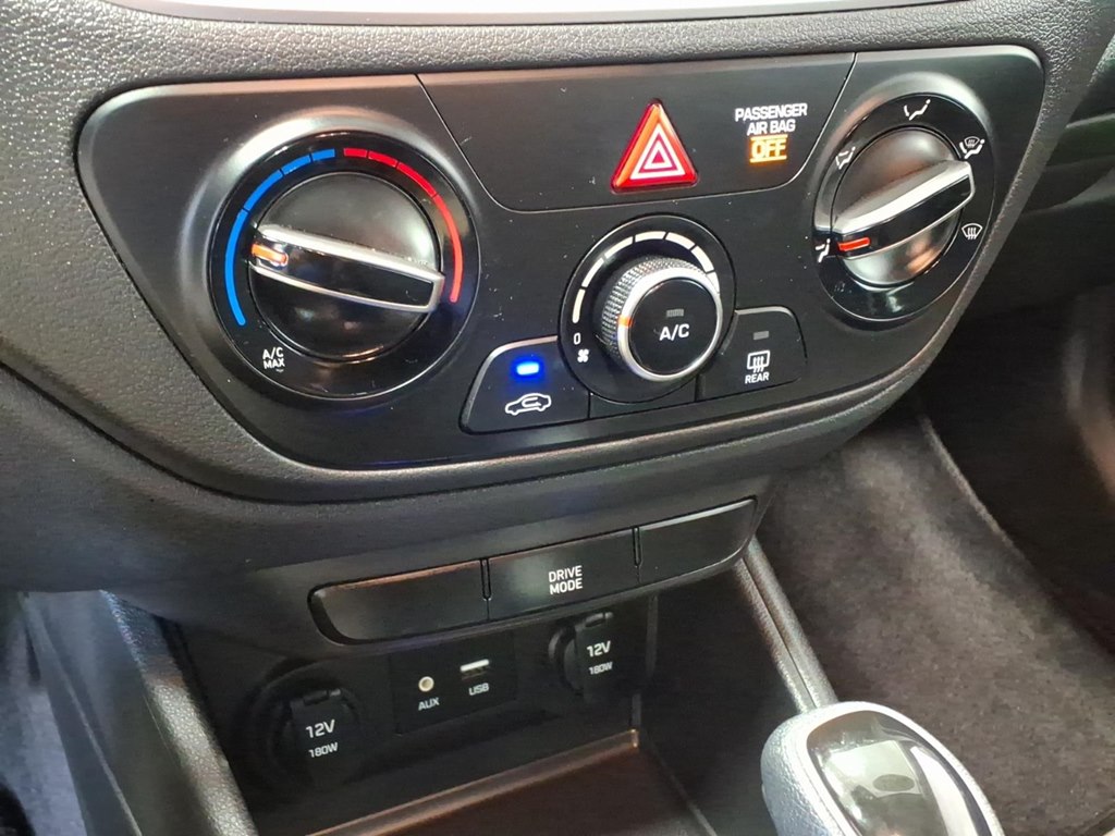 Photo 16 of this HYUNDAI ACCENT