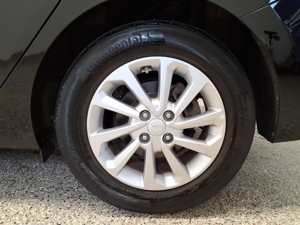 Photo 7 of this HYUNDAI ACCENT