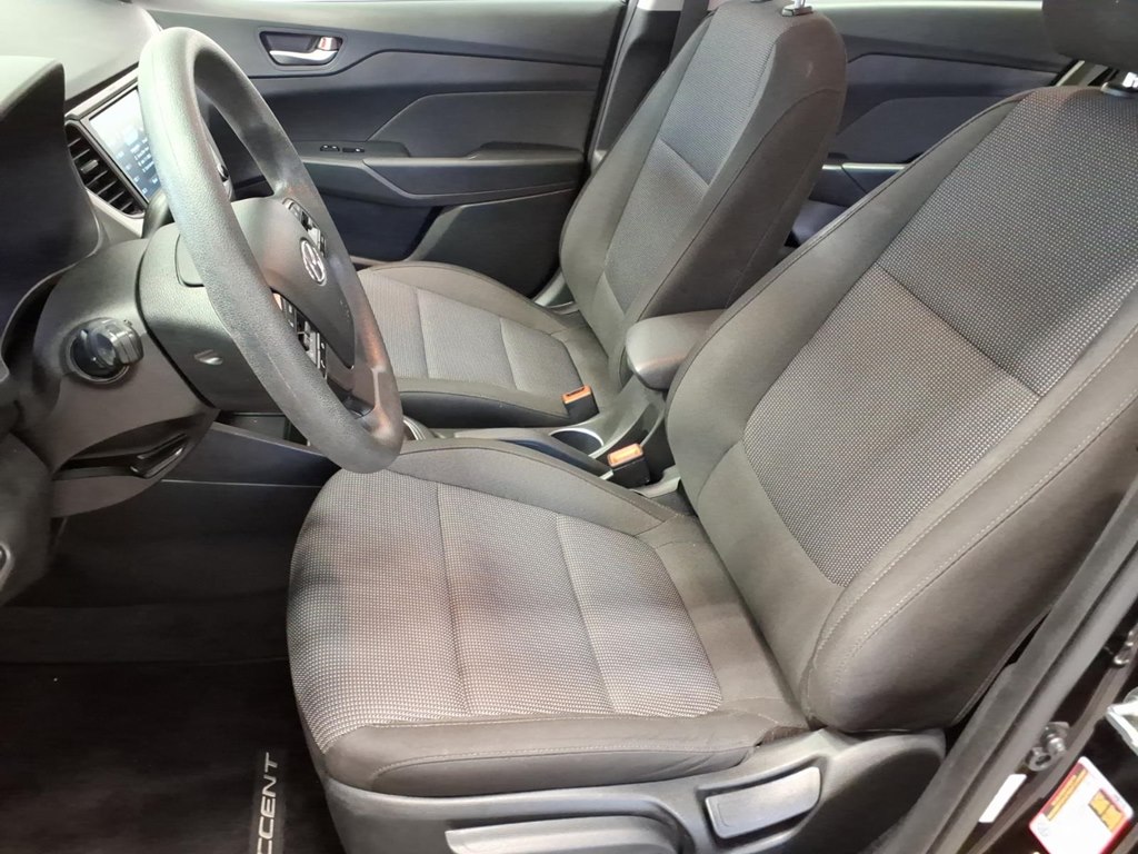 Photo 18 of this HYUNDAI ACCENT