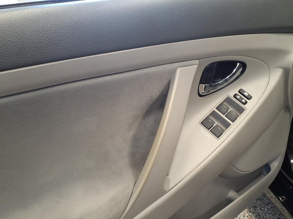 Photo 8 of this TOYOTA CAMRY