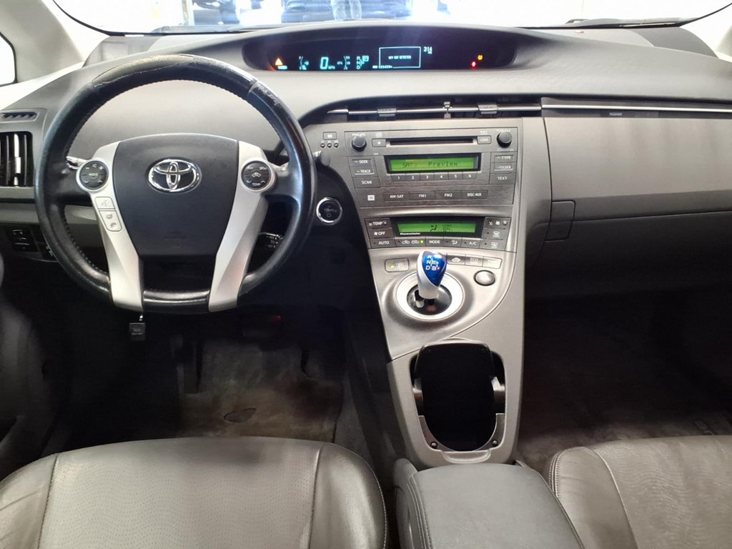 Photo 9 of this TOYOTA PRIUS