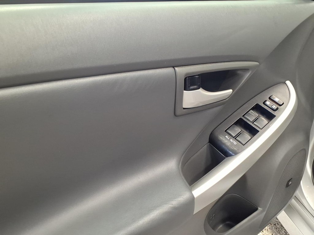 Photo 8 of this TOYOTA PRIUS