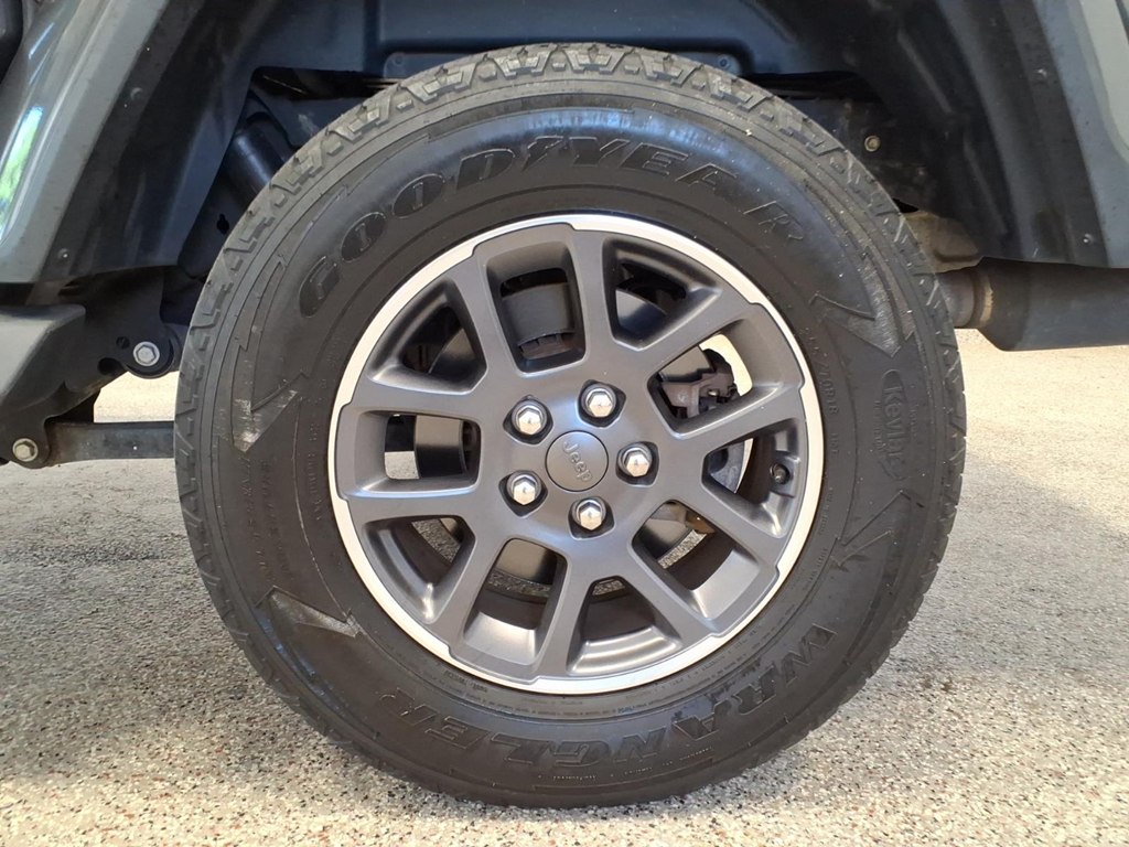 Photo 7 of this JEEP GLADIATOR