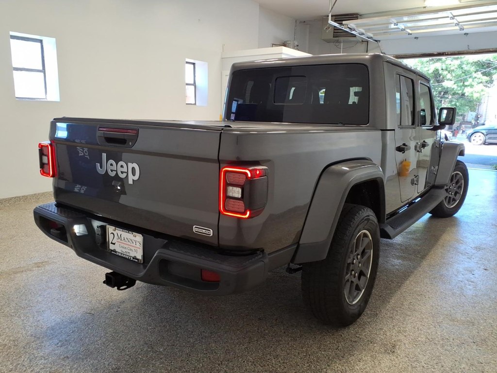 Photo 4 of this JEEP GLADIATOR