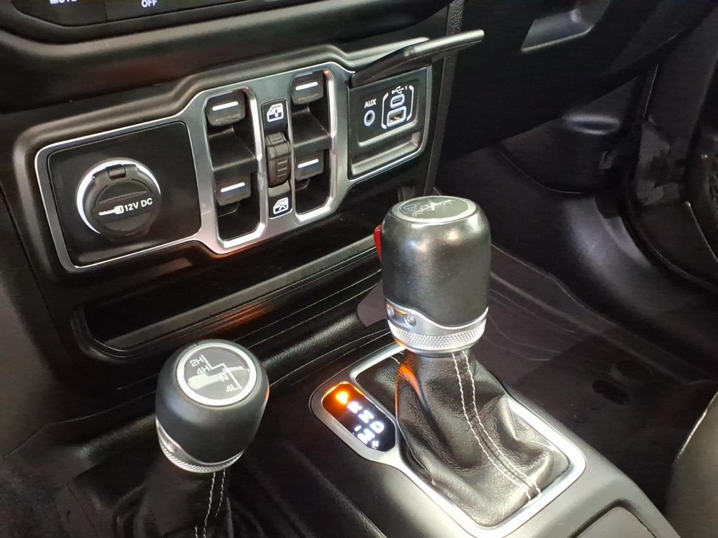 Photo 17 of this JEEP GLADIATOR