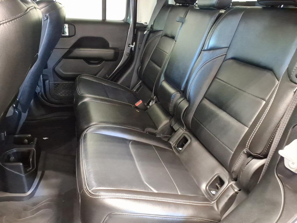 Photo 20 of this JEEP GLADIATOR