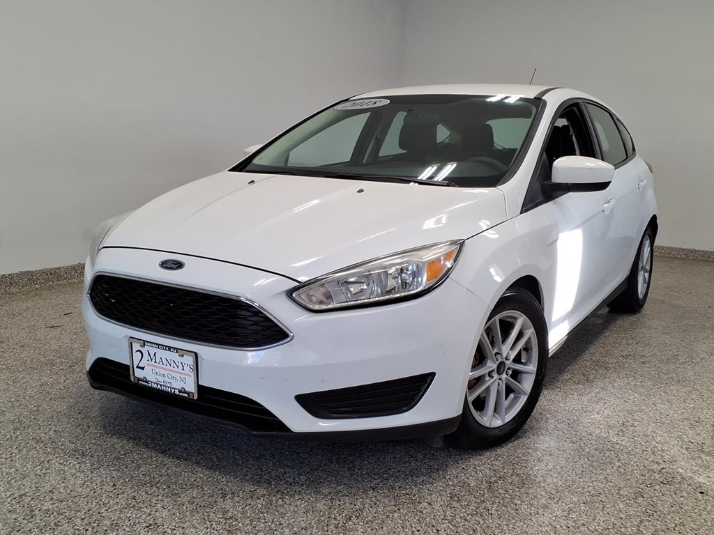 WHI 2018 Ford Focus SE Hatchback Hatchback Front-Wheel Drive Automatic