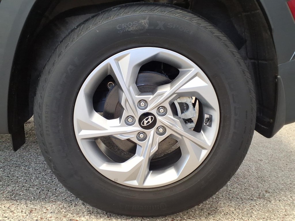 Photo 7 of this HYUNDAI TUCSON