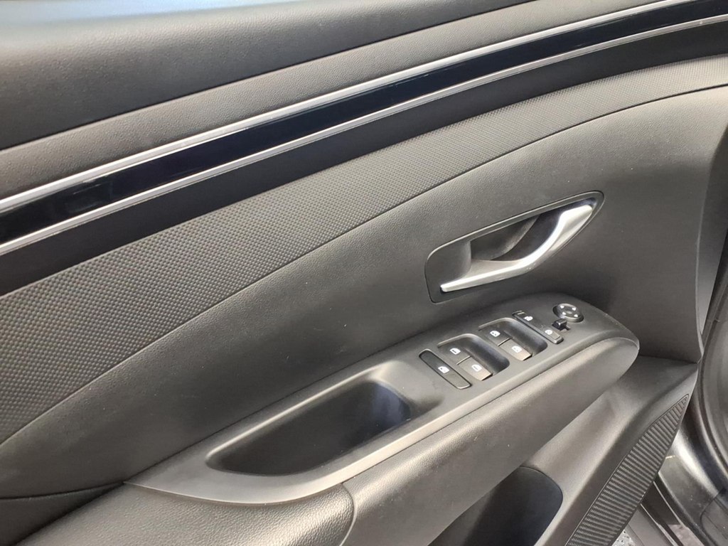 Photo 8 of this HYUNDAI TUCSON