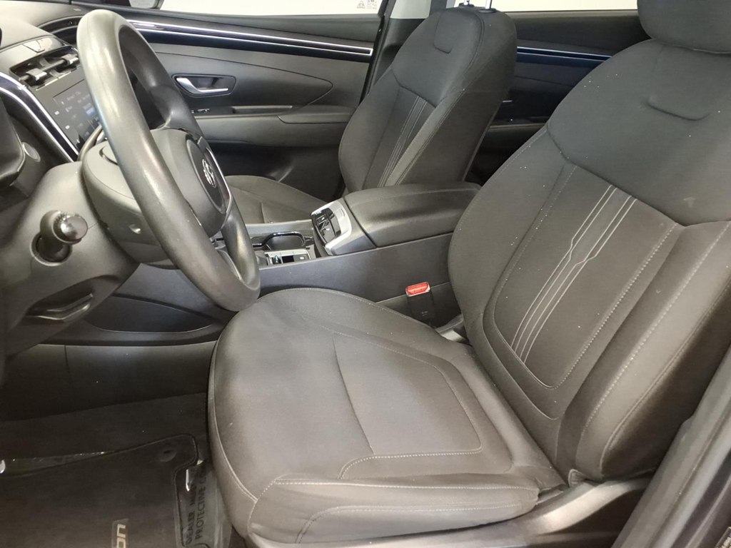 Photo 9 of this HYUNDAI TUCSON
