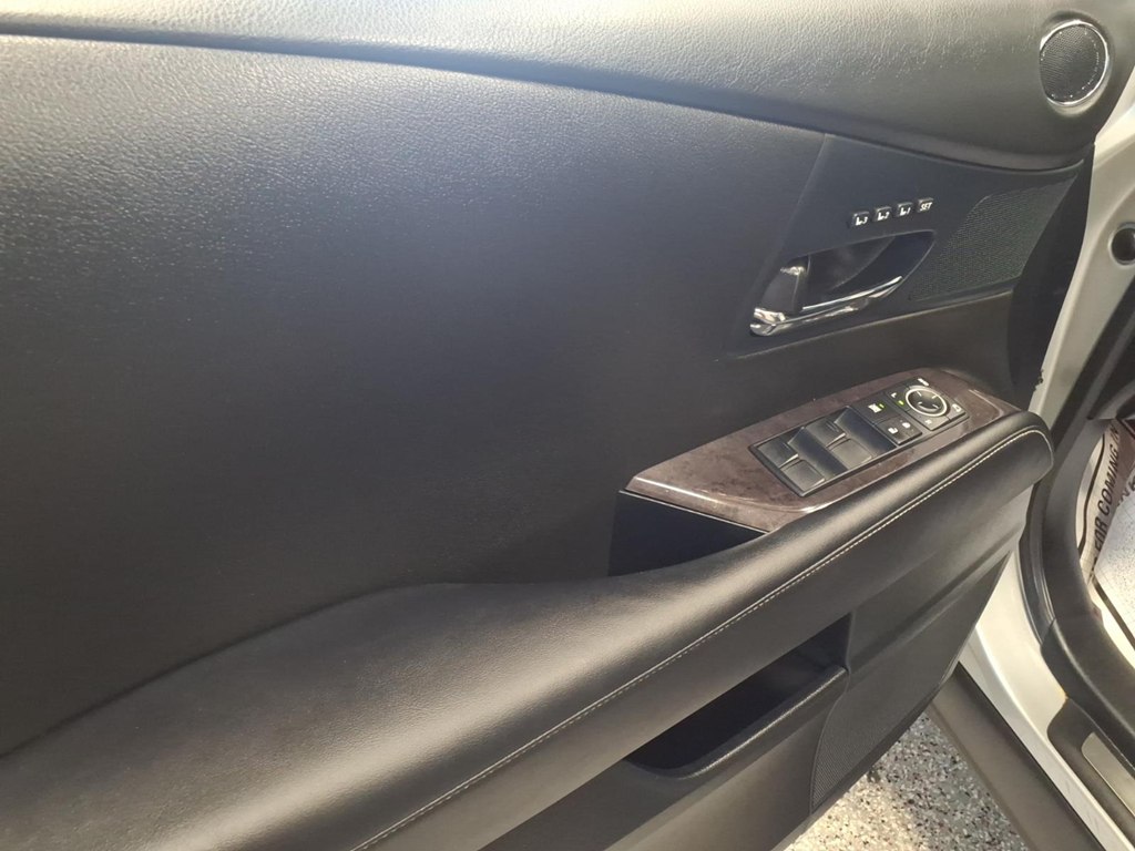 Photo 8 of this LEXUS RX 350