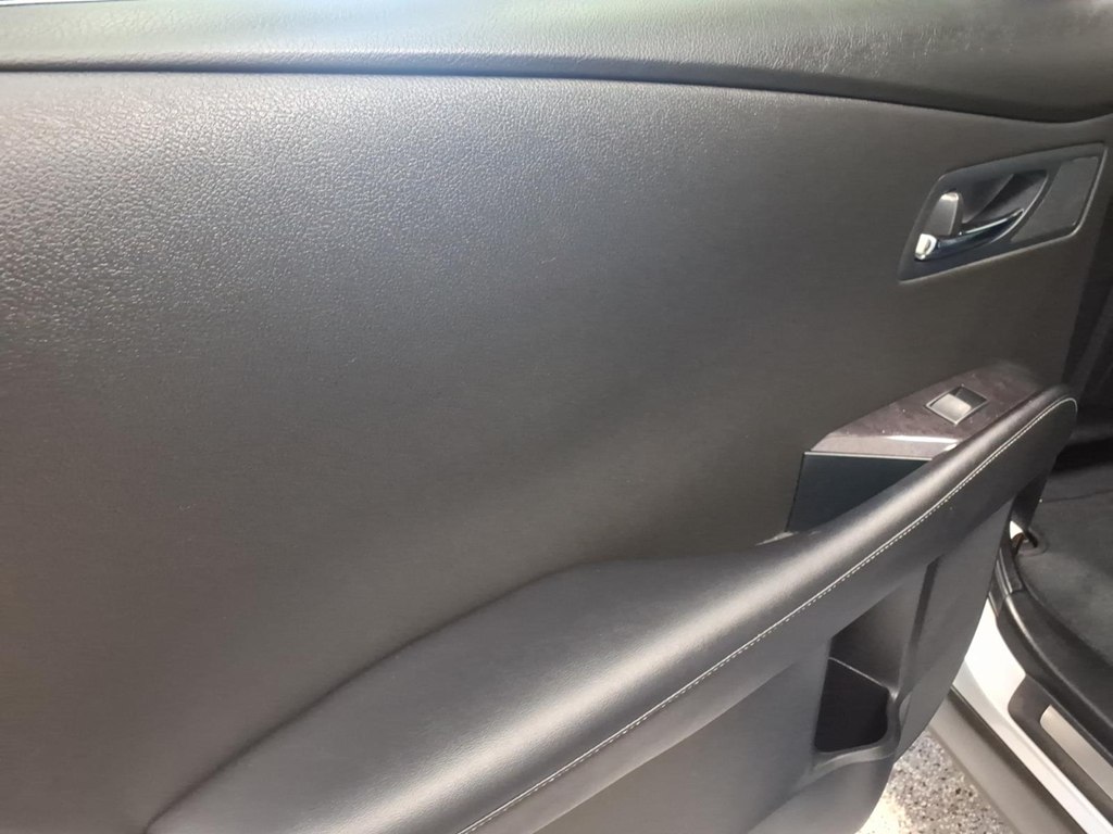 Photo 21 of this LEXUS RX 350