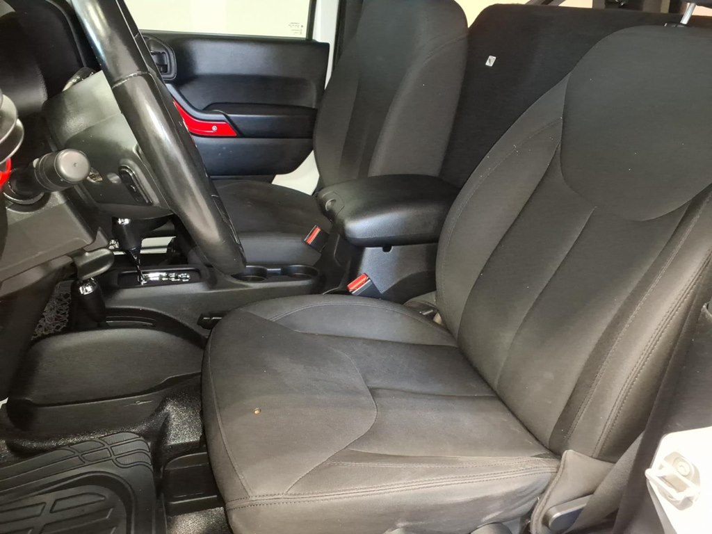 Photo 17 of this JEEP WRANGLER