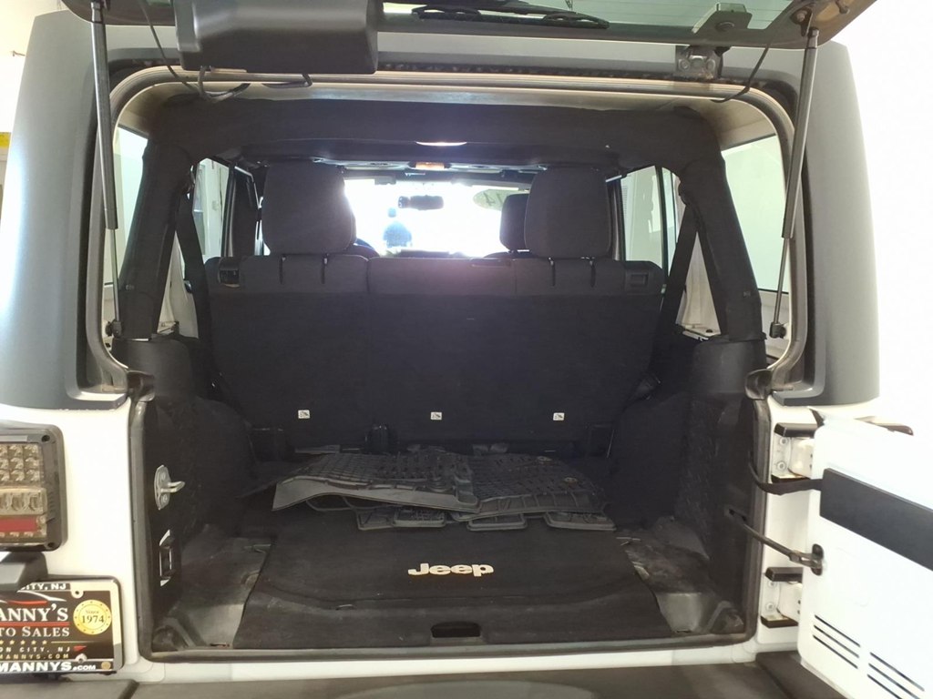 Photo 21 of this JEEP WRANGLER UNLIMI