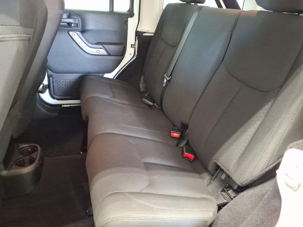 Photo 18 of this JEEP WRANGLER UNLIMI