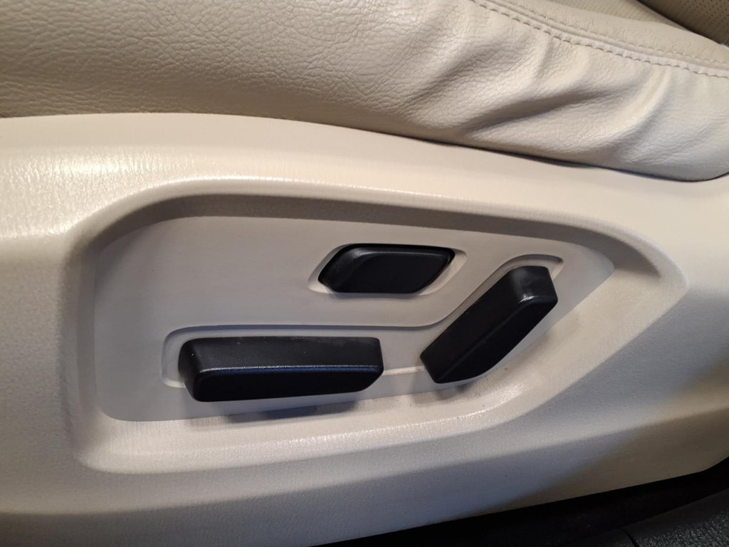 Photo 18 of this MAZDA CX-9