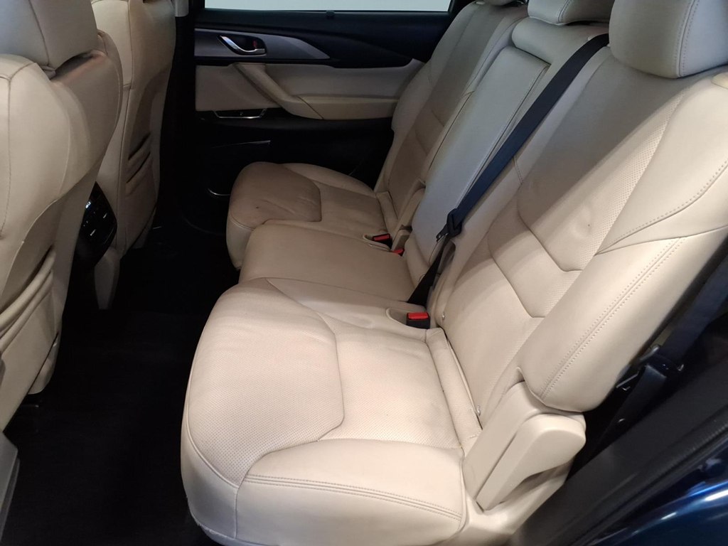 Photo 20 of this MAZDA CX-9