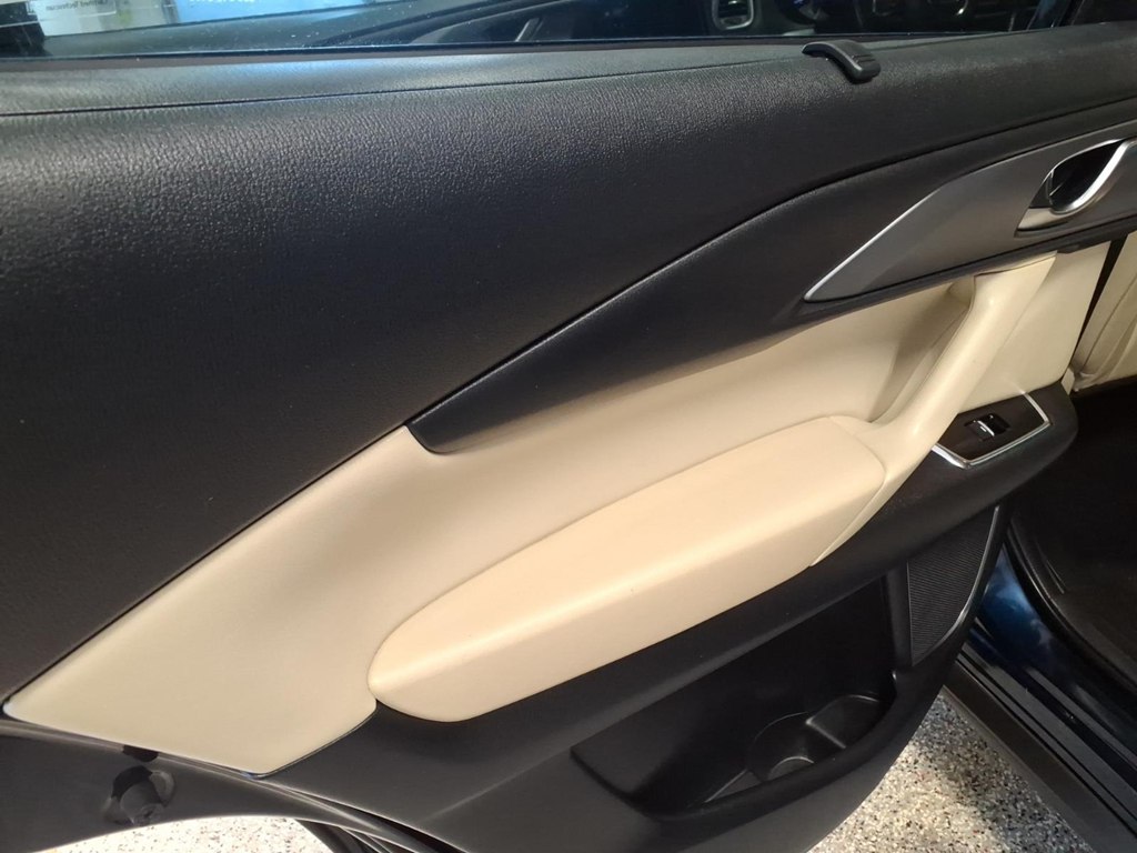 Photo 19 of this MAZDA CX-9